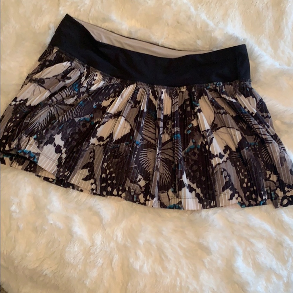 Lululemon pleat to street skirt